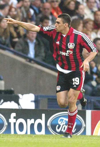 开云体育下载-集结日体能课后，勒沃库森临场应变备战西甲，震撼外界，纪律约束更严格(艰辛探索与建设成就ppt)